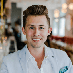 PPC expert managing Google Ads campaigns for clients